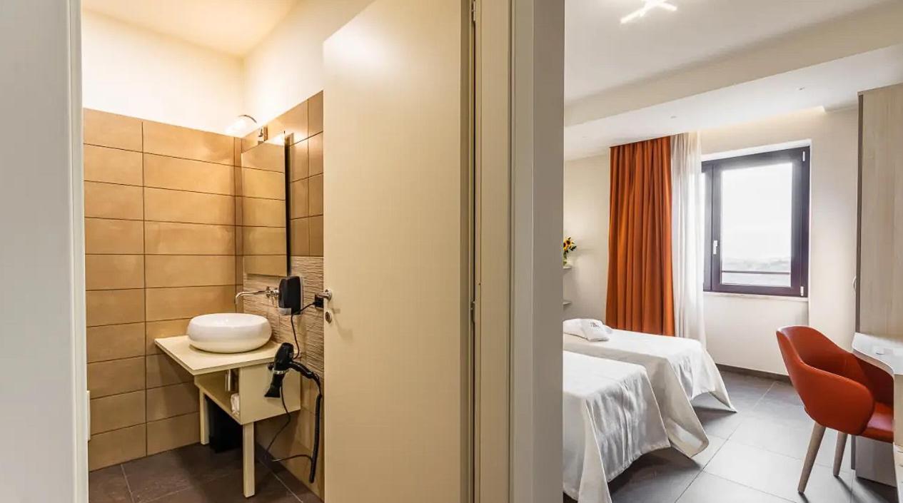 Lual Bleisure Hotel Pofi エクステリア 写真